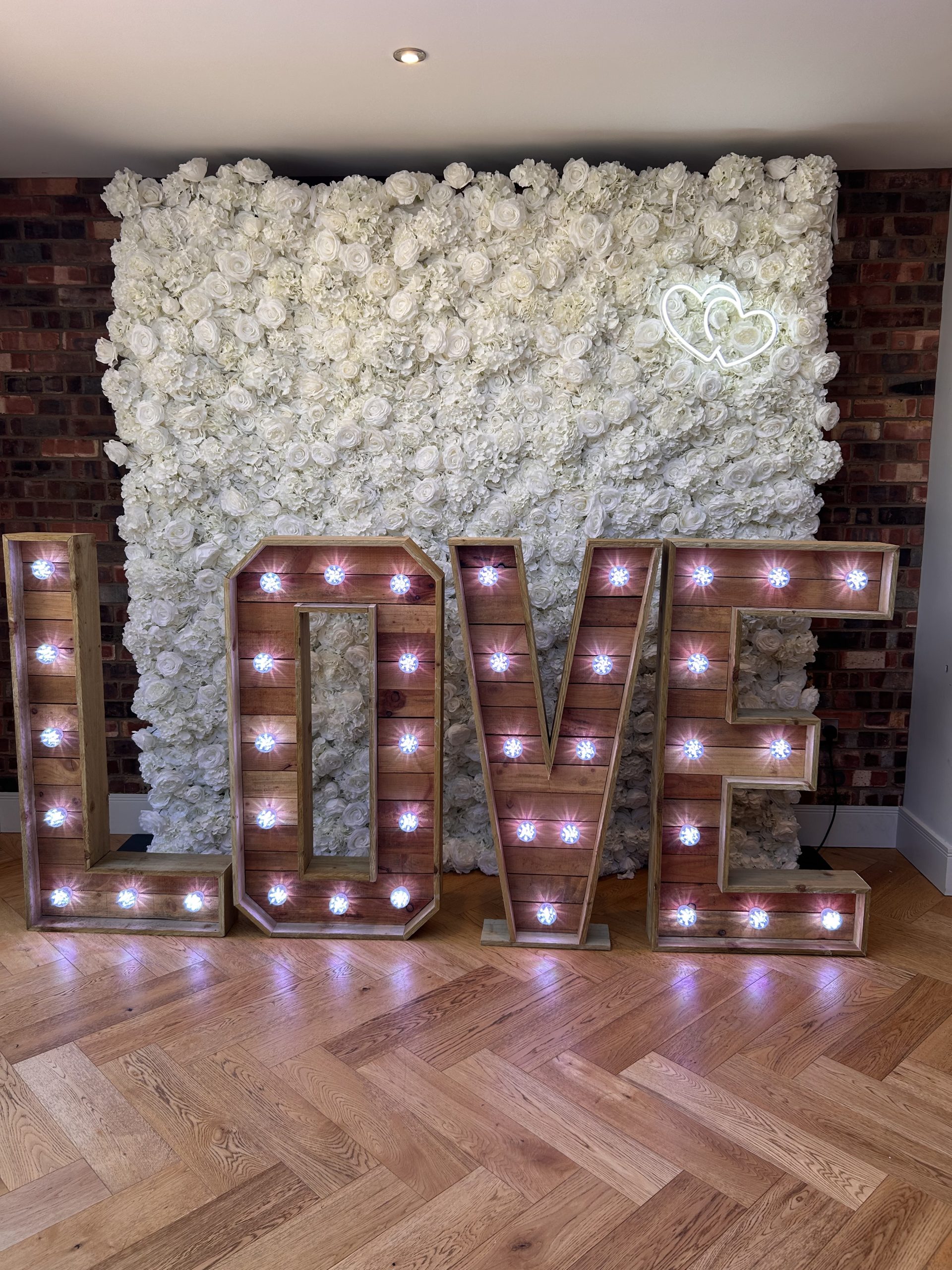 4ft rustic 'LOVE" colour changing LED